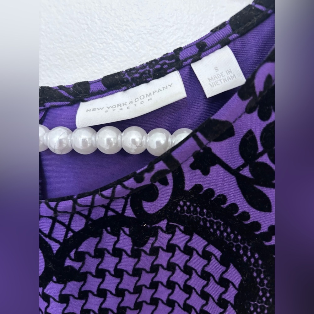 New York & Company Purple and Black Ebony Patterned Dress Size: Small - Picture 3 of 4
